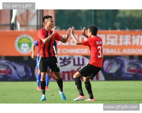 成都九牛足球队奋勇争先力争晋级赛季目标全力以赴展现团队精神与拼搏精神 成都九牛足球队奋勇争先力争晋级赛季目标全力以赴展现团队精神与拼搏精神